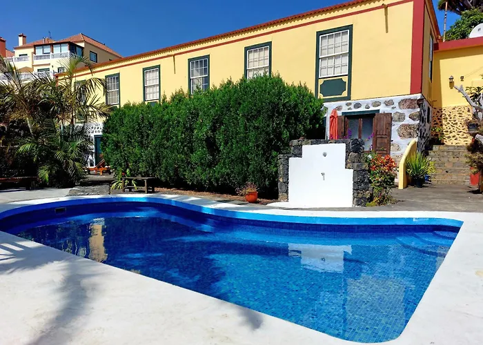 Asuncion C Landhuis *